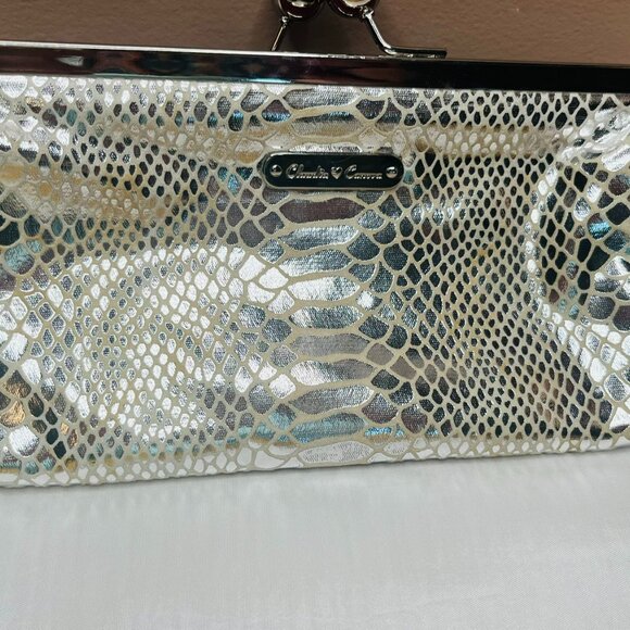 Vintage Glamour: Silver Handbag - Picture 8 of 8